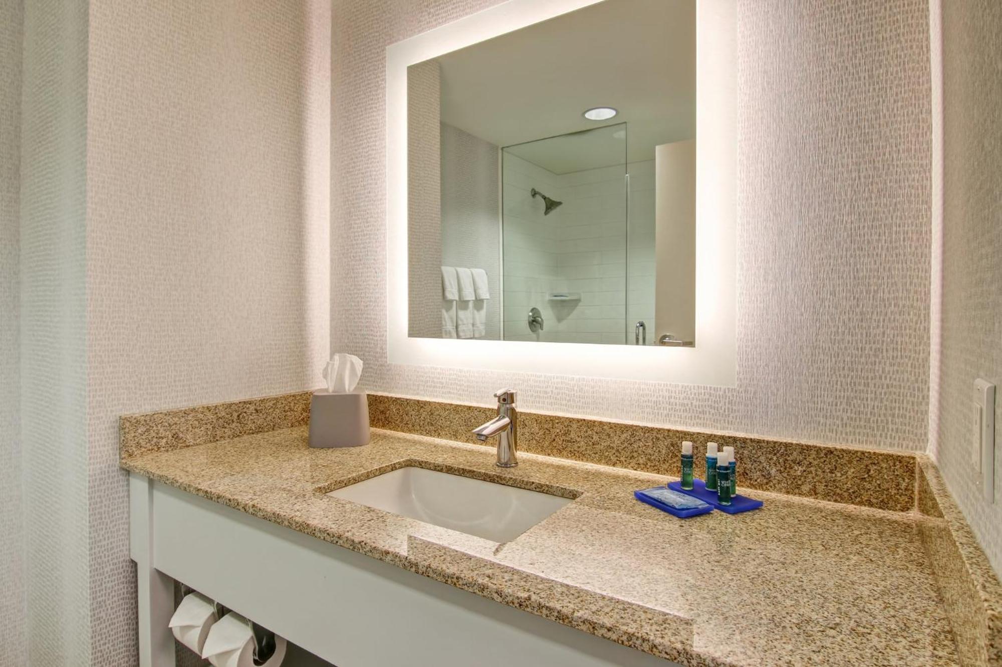 Holiday Inn Express Hotel & Suites Toronto - Markham By Ihg Richmond Hill Exterior photo